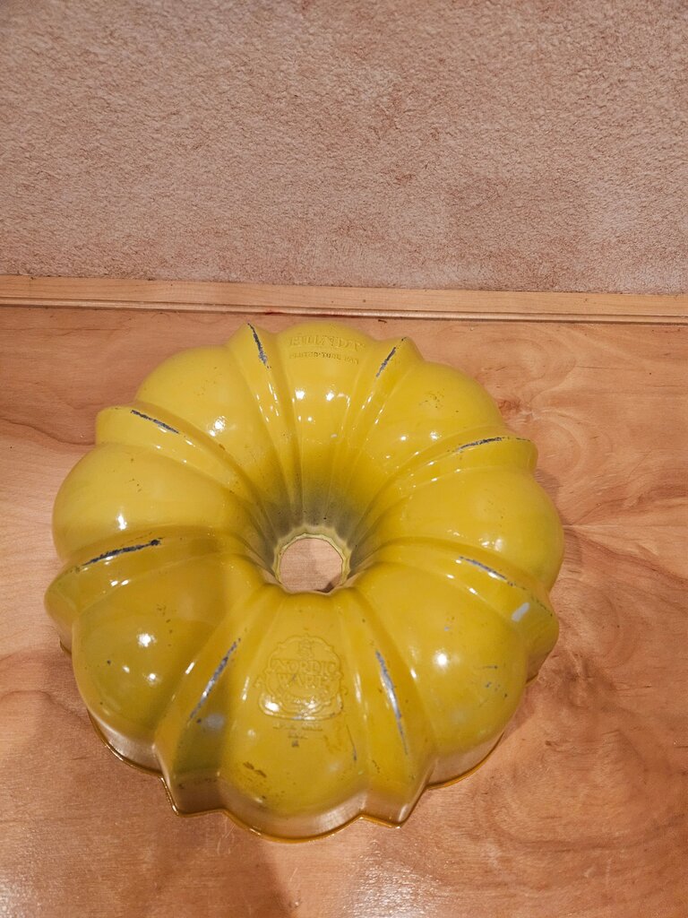 Vintage Yellow and White Bundt Cake Pans Set