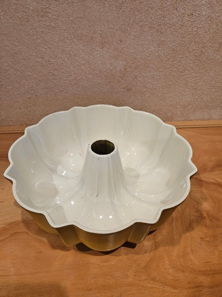 Vintage Yellow and White Bundt Cake Pans Set