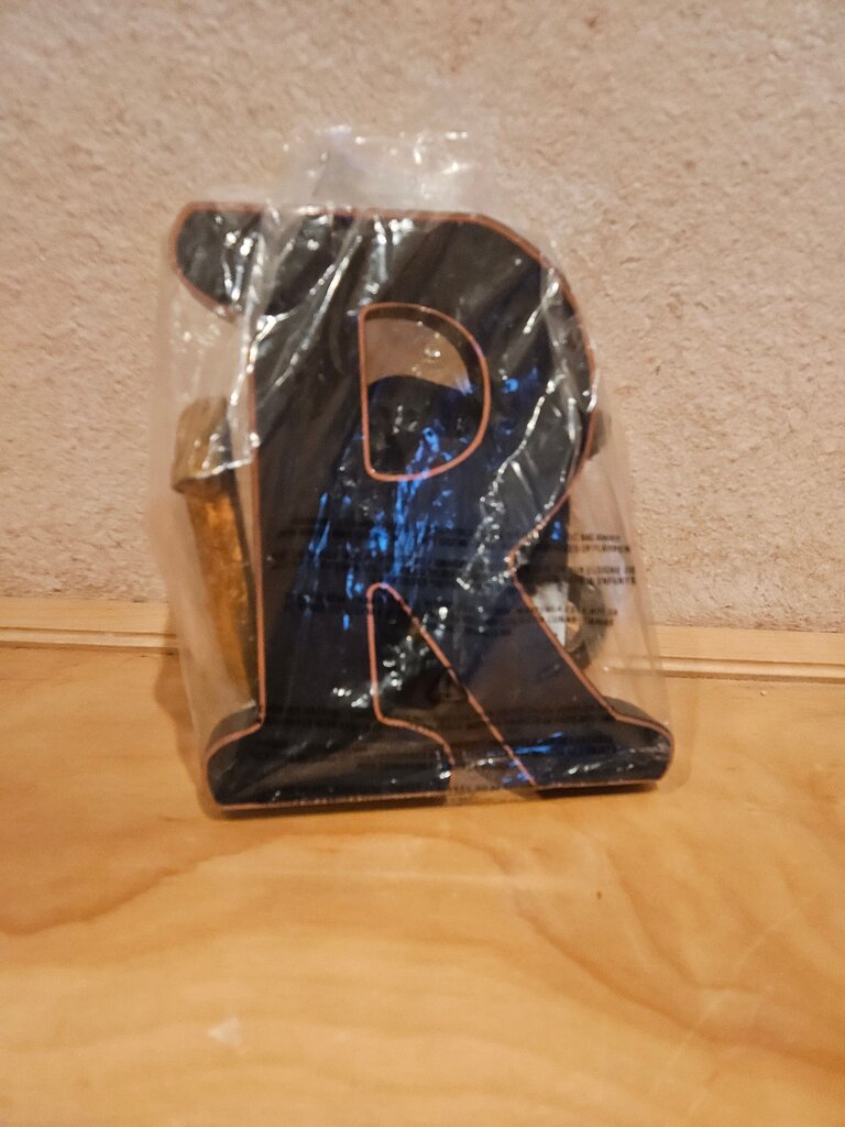 Decorative Letter R in Black and Gold
