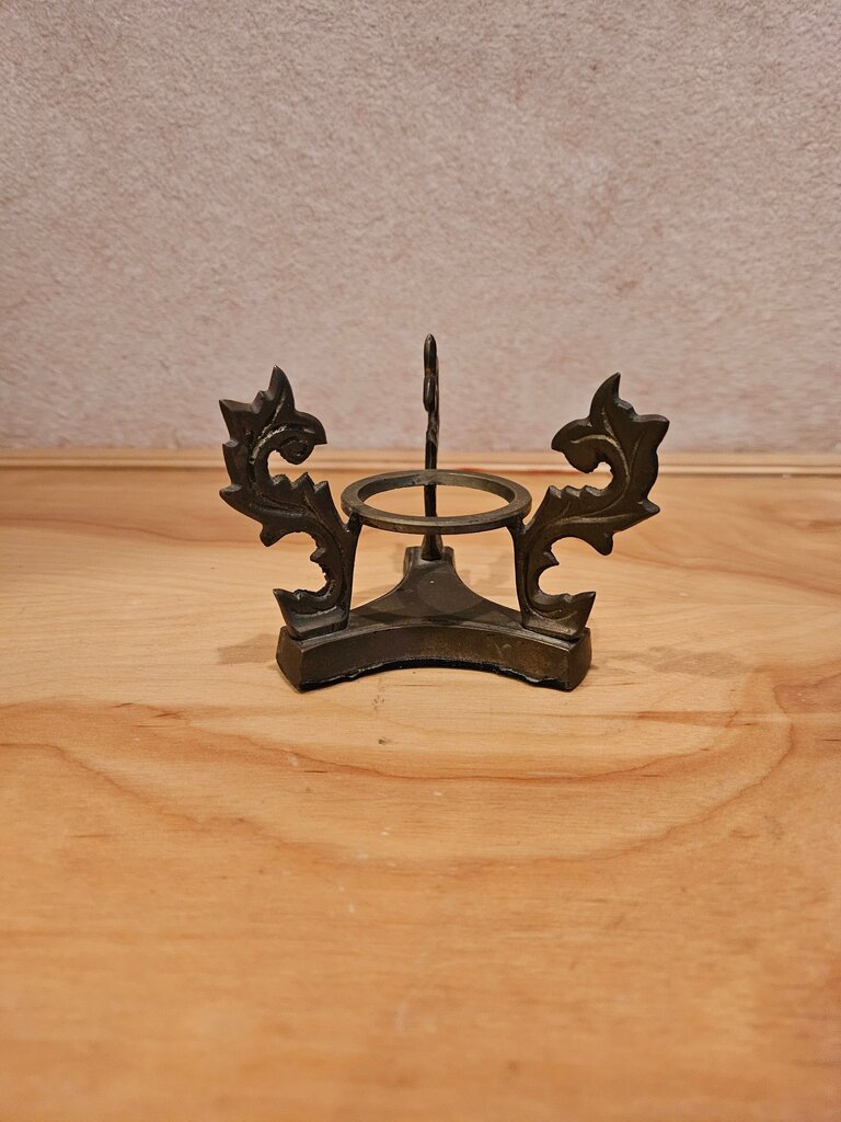 Vintage Brass Leaf Orb or Crystal Holder