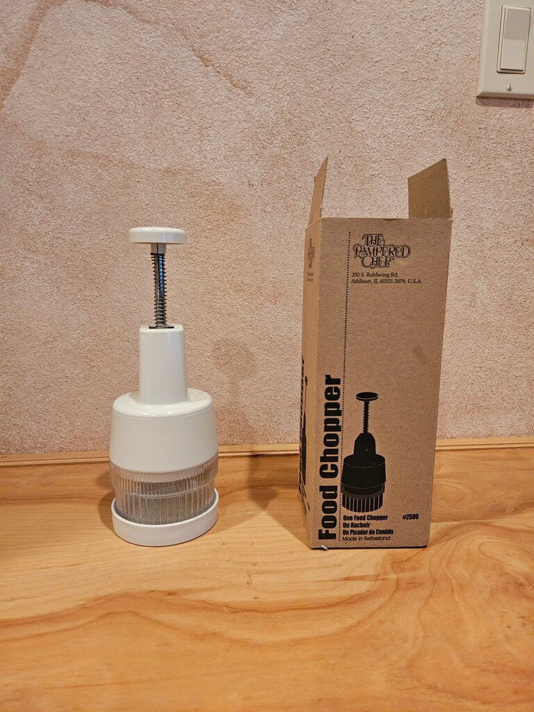 Vintage Nib Pampered Chef Switzerland Food Chopper with box