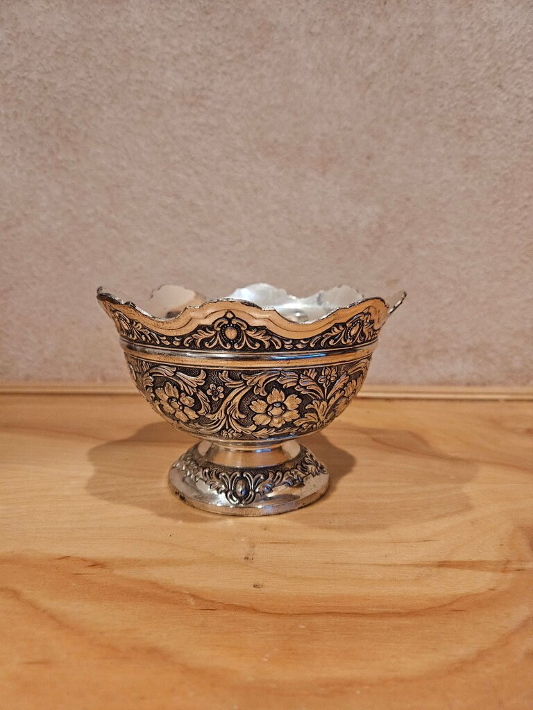 Vintage Silverplate Compote Repousse Bowl Dish Stem Ornate Intricate Coin Change Antique