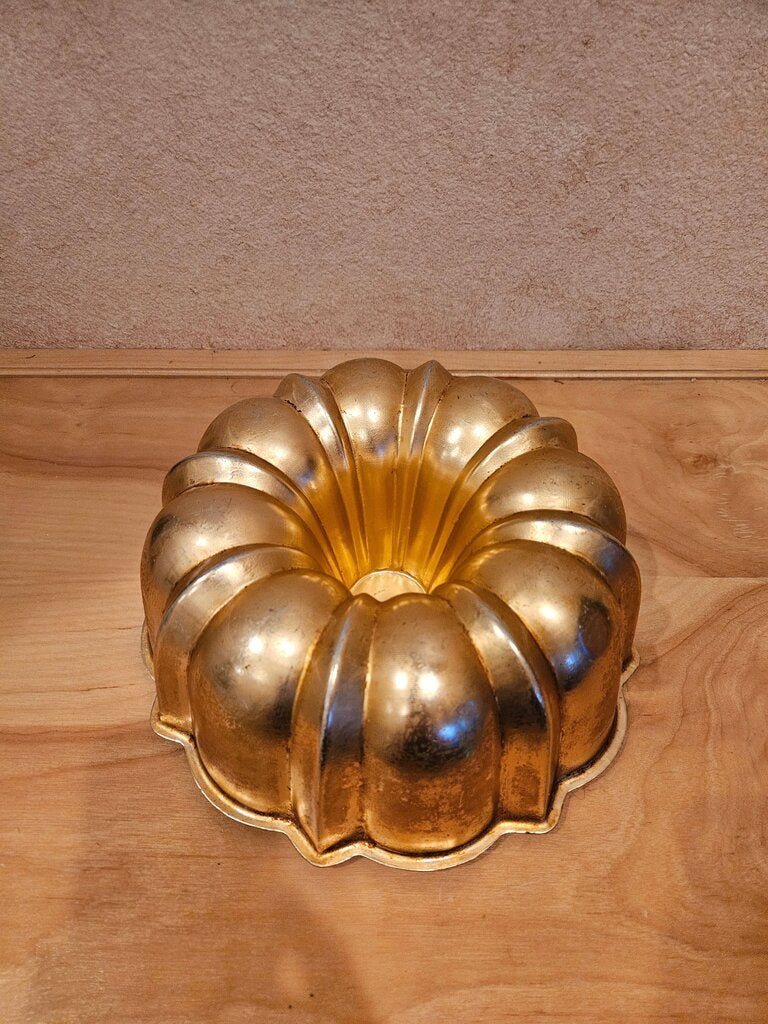Vintage Copper Aluminum Wall Hanging Tube Bundt Pound Cake Pan Jell-O Mold