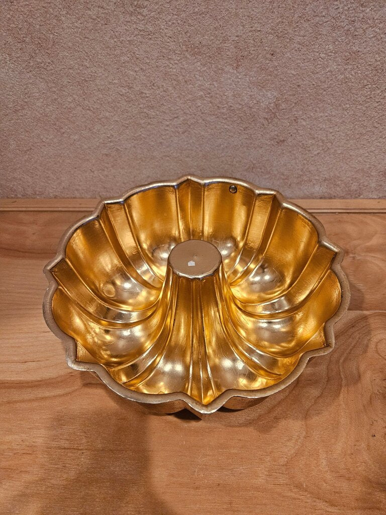 Vintage Copper Aluminum Wall Hanging Tube Bundt Pound Cake Pan Jell-O Mold