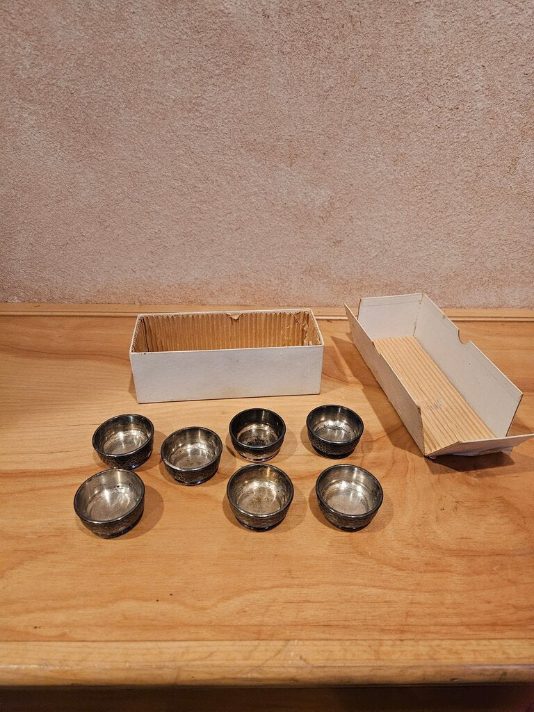 Set of 7 Vintage wilcox meriden R engraved silverplate salt cellar/trinket dishes