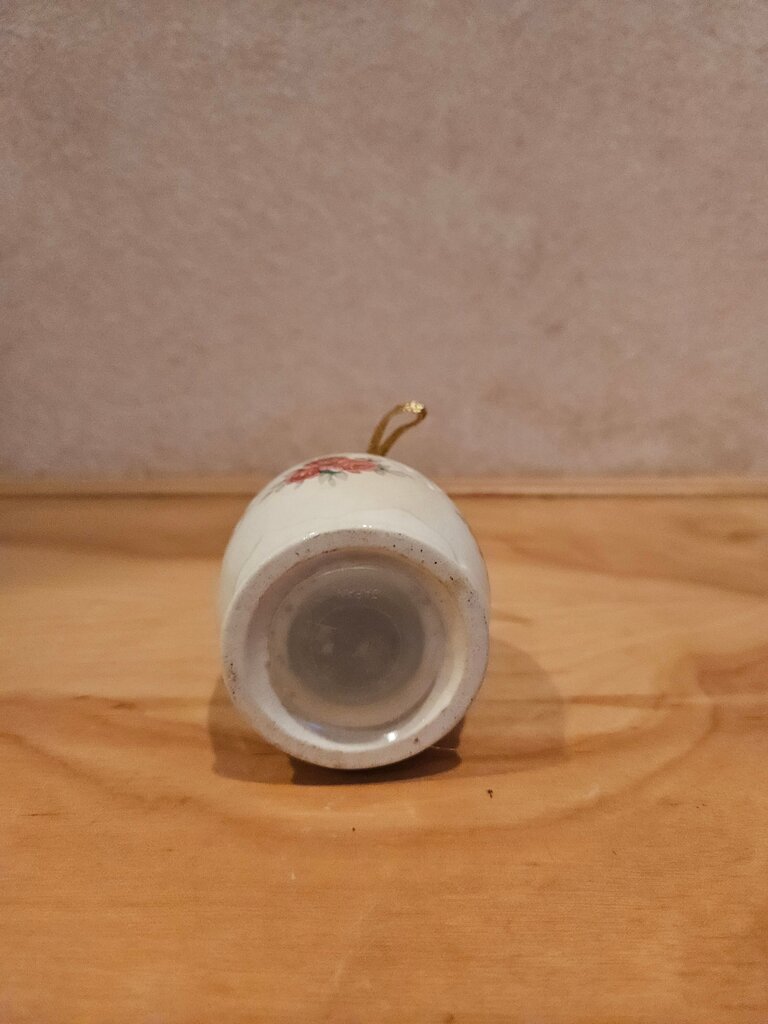 Porcelain Pomander Egg Wardrobe Potpourri Shelf Floral