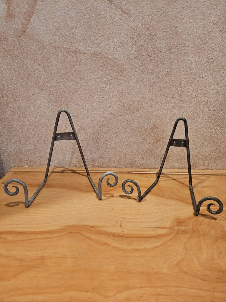 Metal Scroll Plate Rack