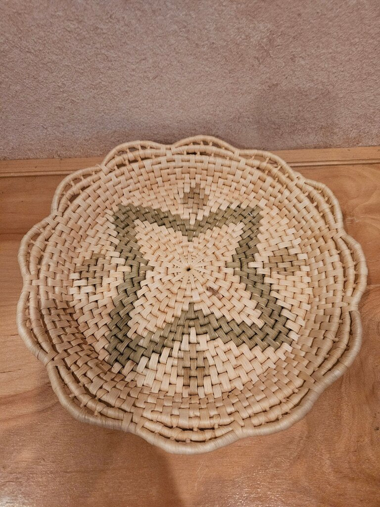 Vintage Woven Seagrass Serving Basket Tray, Scalloped Edges, Basket Wall, Boho, Handwoven