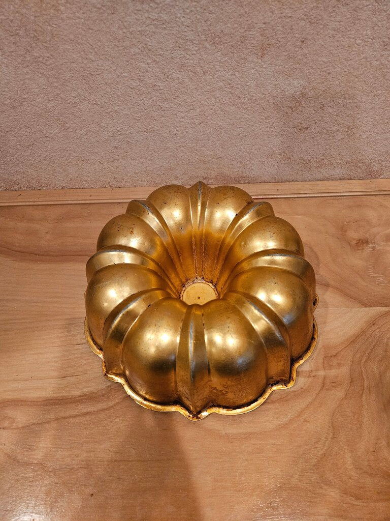 Vintage Copper Aluminum Wall Hanging Tube Bundt Pound Cake Pan Jell-O Mold