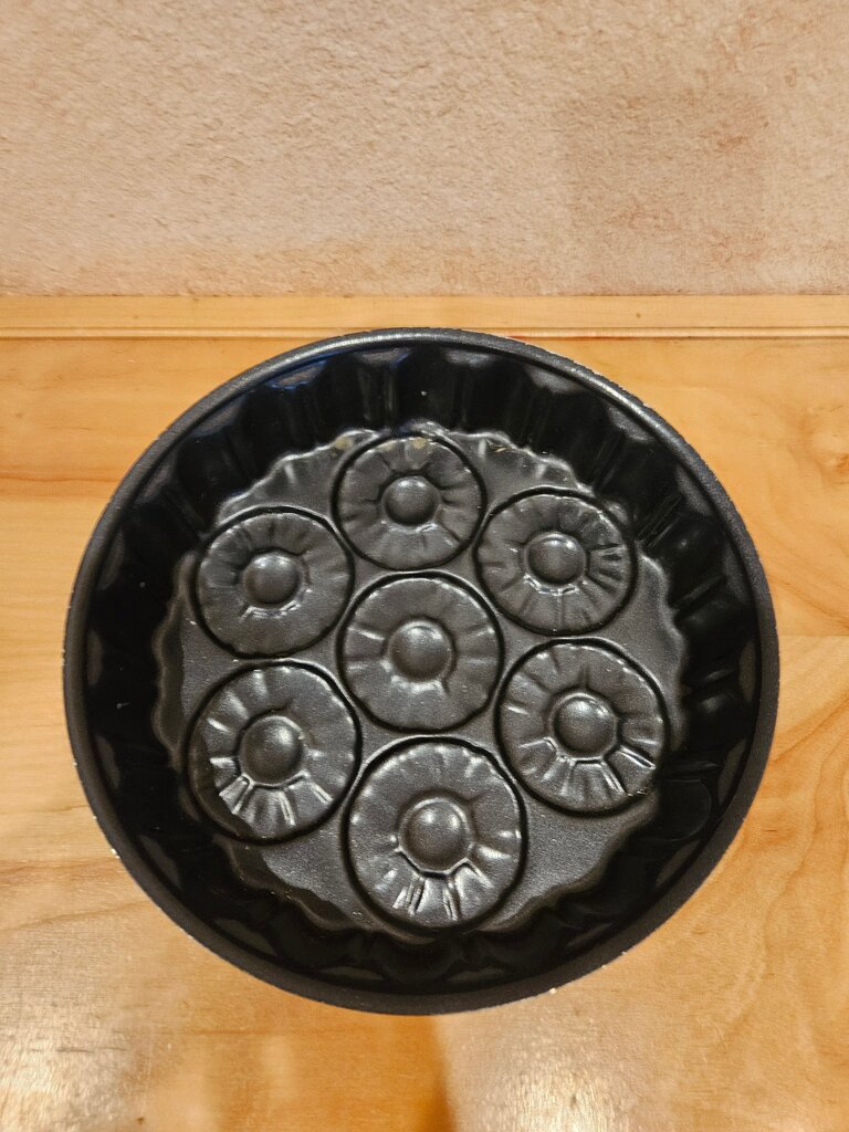 Pineapple Upside-Down Cake Pan, Black