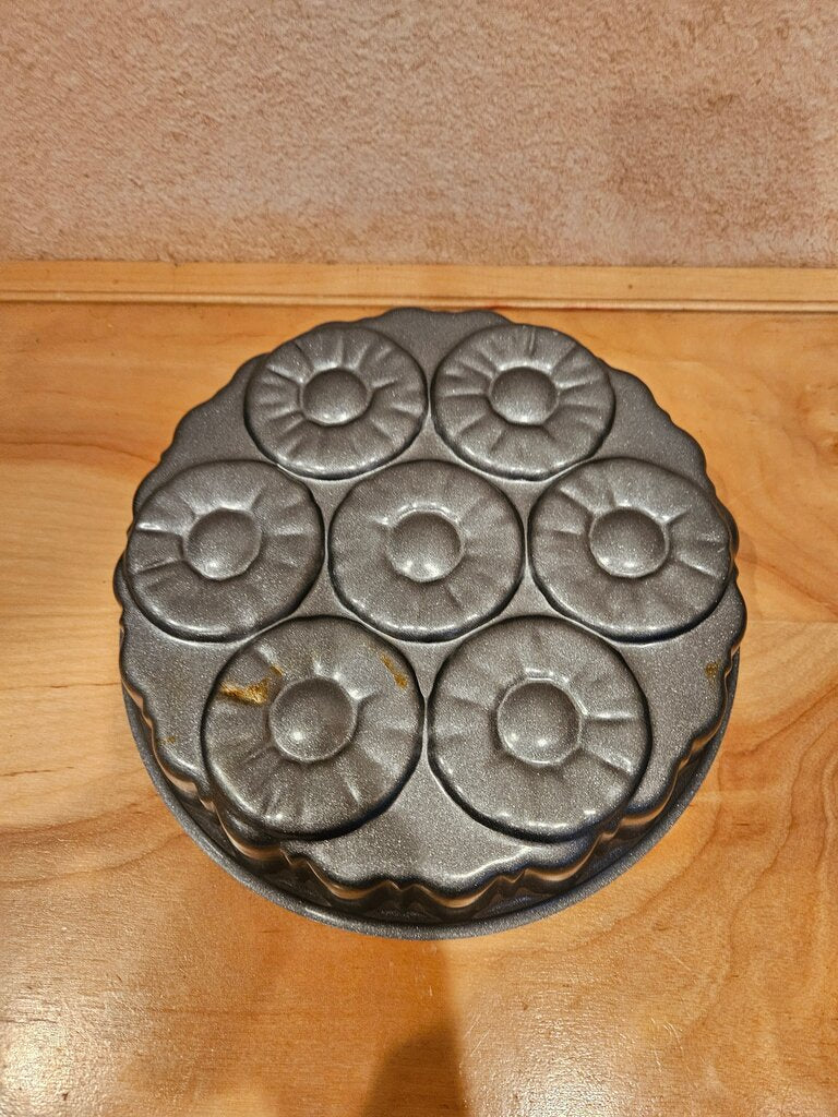 Pineapple Upside-Down Cake Pan, Black