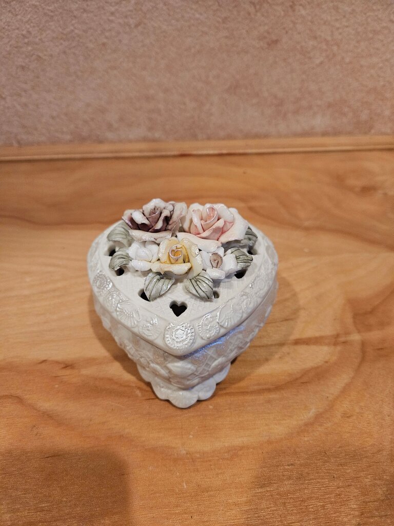Vintage white porcelain heart shaped ring/keepsake/trinket basket with three roses on lid