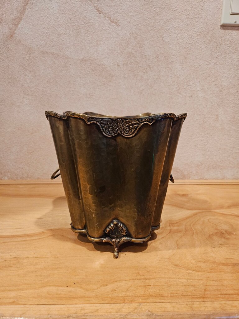 Vintage Hammered Brass Jardinière Gilt Planter Bronze, Medusa Faces, Claw Feet, Scalloped Wine Cooler Or Planter, Footed Cachepot