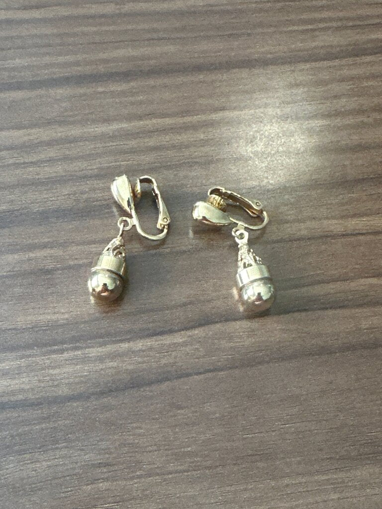 Vintage Gold Tone Teardrop Dangle Earrings
