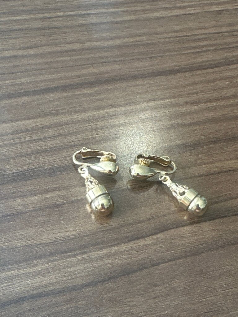 Vintage Gold Tone Teardrop Dangle Earrings