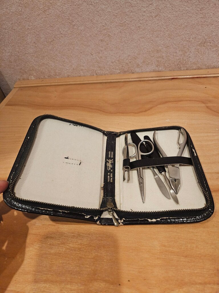 Vintage Nail Grooming Care Kit in Black Case