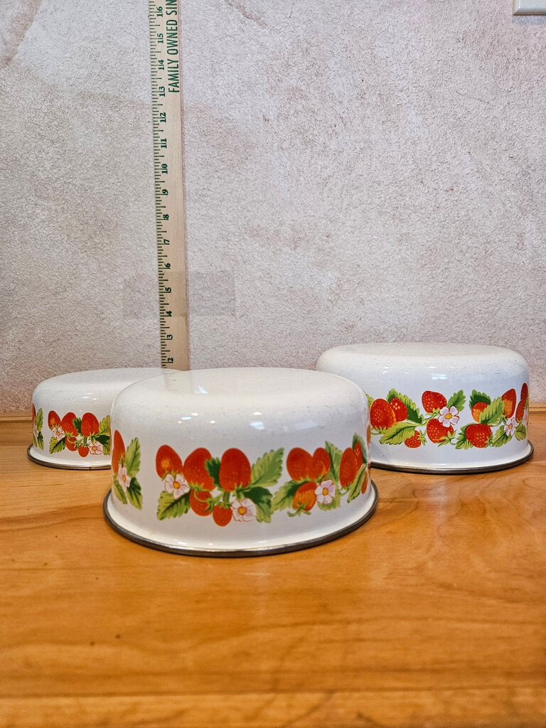Set 3 Vintage Enamel Nesting Mixing Bowls with Strawberries from Kobe Kitchen - Floral and Strawberry Nesting Bowls - No Lids