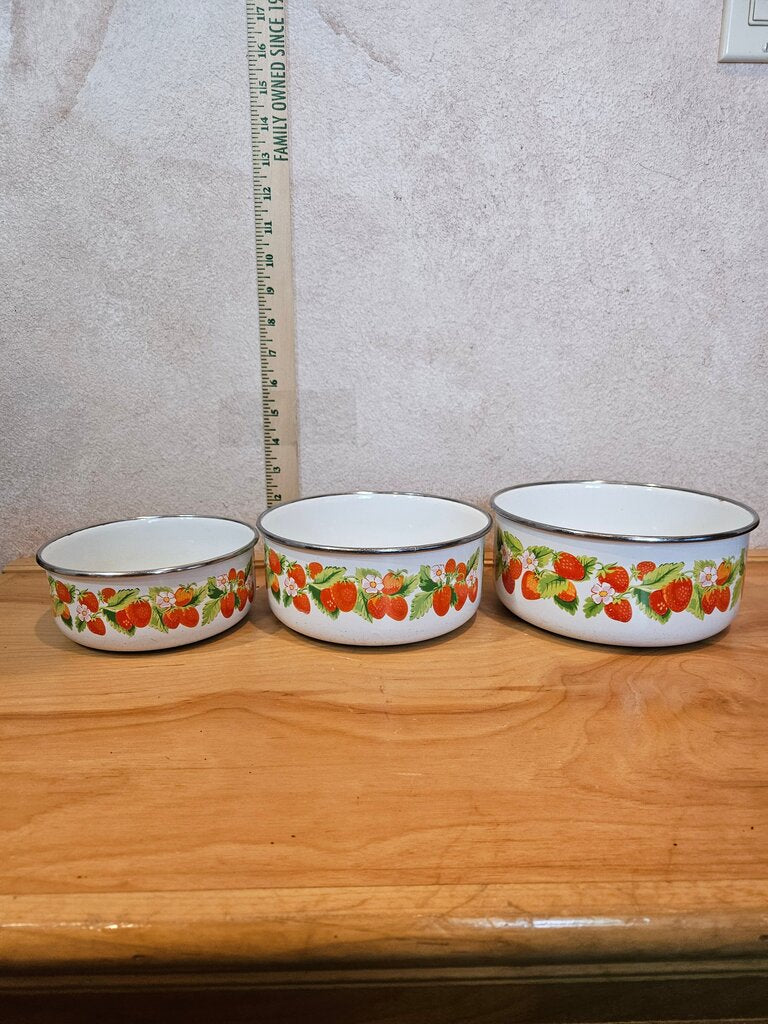 Set 3 Vintage Enamel Nesting Mixing Bowls with Strawberries from Kobe Kitchen - Floral and Strawberry Nesting Bowls - No Lids