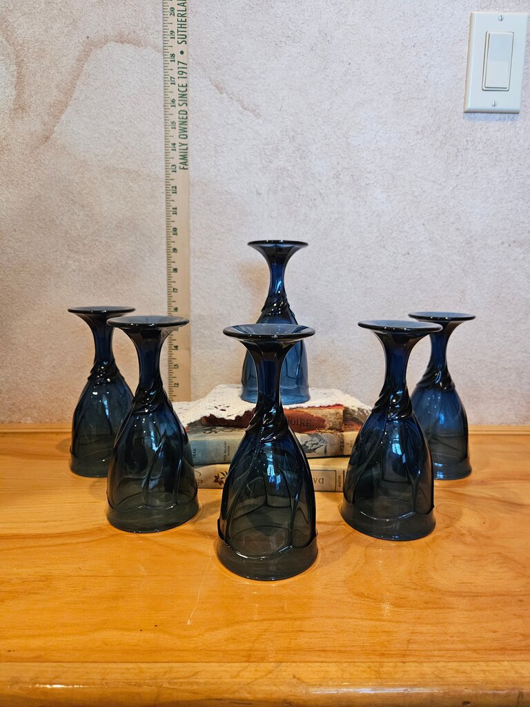 Set of 6 Elegant Dark Blue Stemmed Glasses