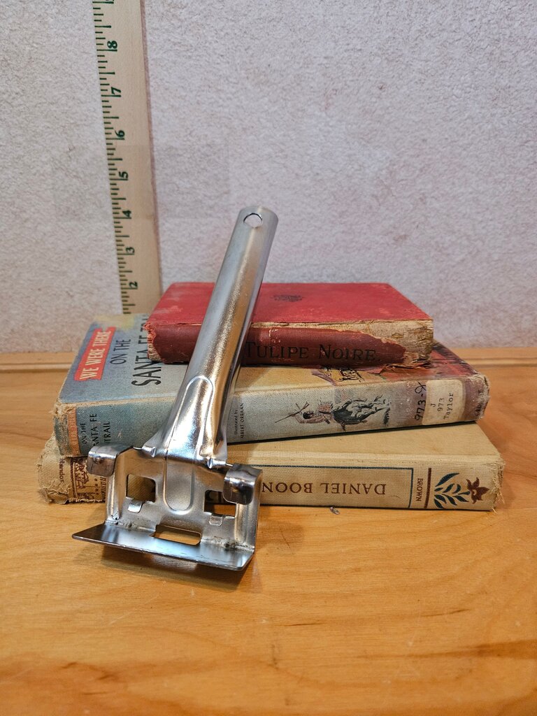 Vintage Gripper Clamp Handle Pan Pot Jar Bowl Camp Fire Stove Kitchen Accessory