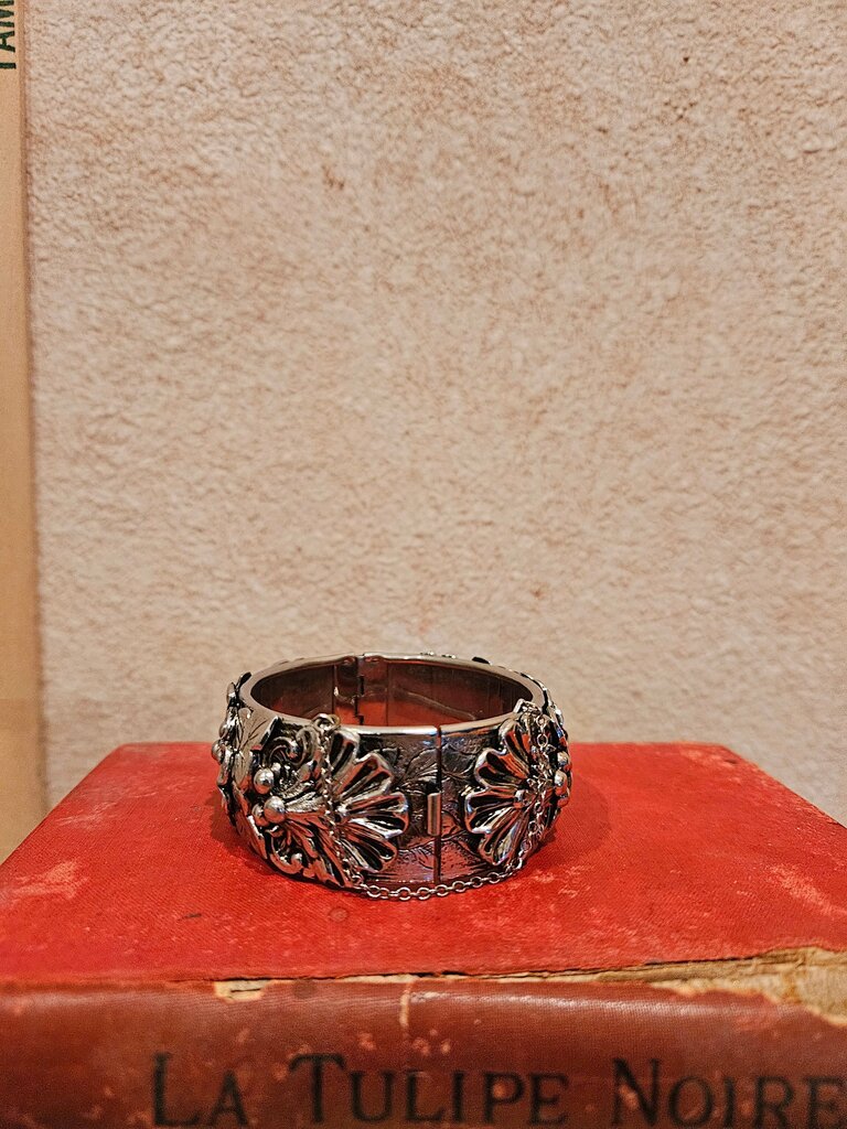 Vintage Chunky Silver Metallic Flower Hinged wide Cuff Bracelet Art D Floral Bracelet