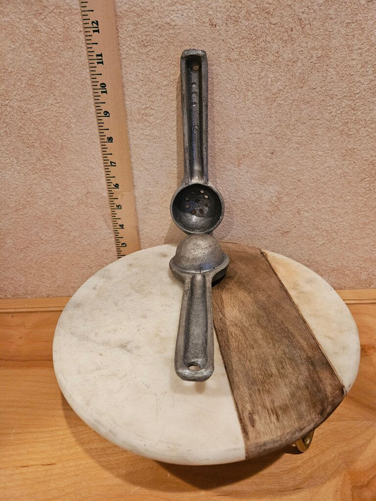 Antique Cast Iron Metal Juicer Lemon Lime Orange Citrus Squeezer Hand Press Heavy Duty