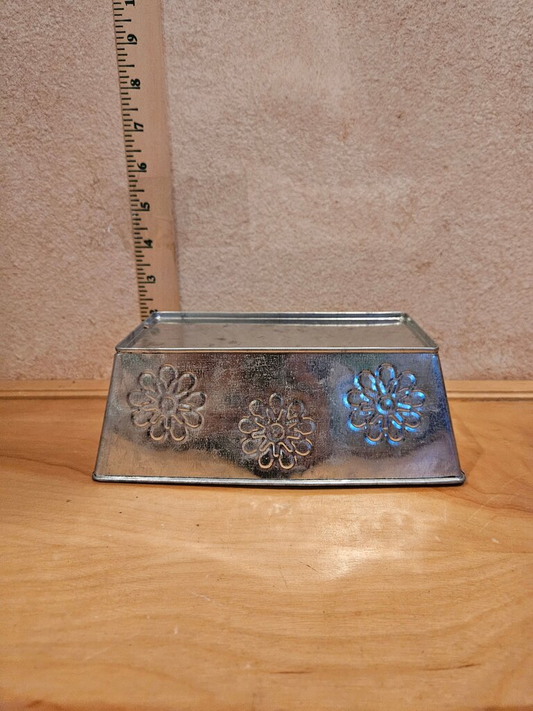 Decorative Punched Flower Metal Floral, Potting, Garden Storage Box/pot