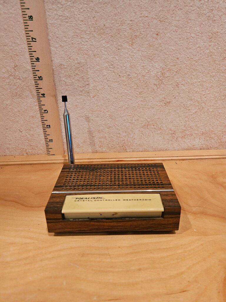 Vintage Realistic Crystal Controlled Weathe radio