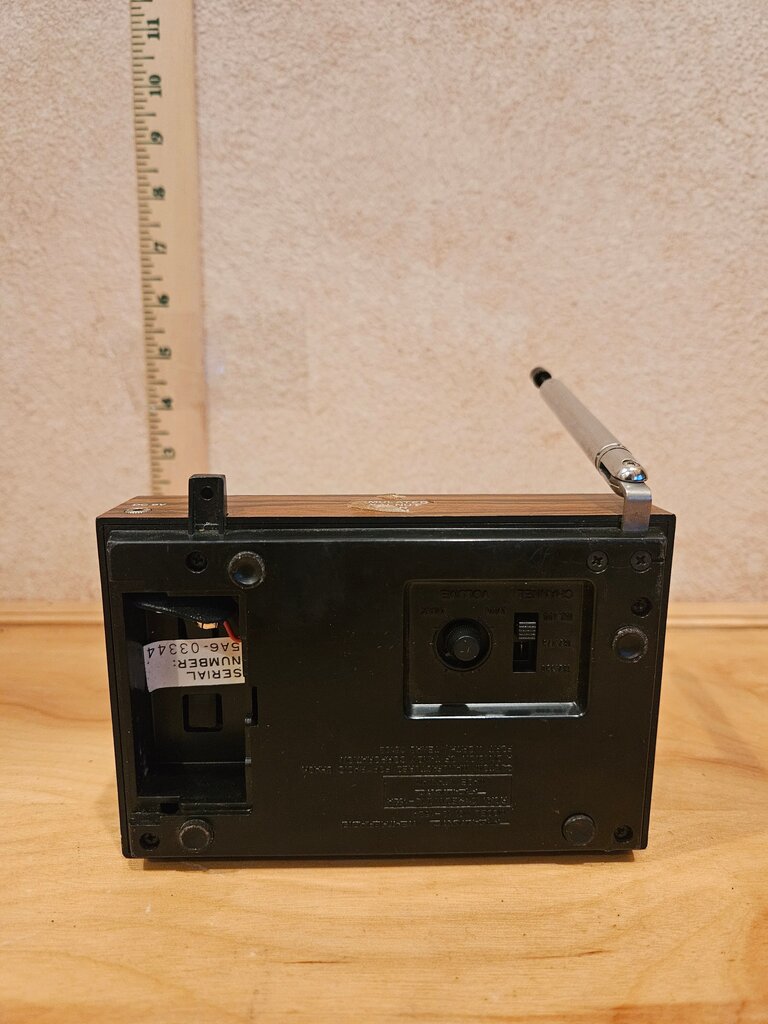 Vintage Realistic Crystal Controlled Weathe radio