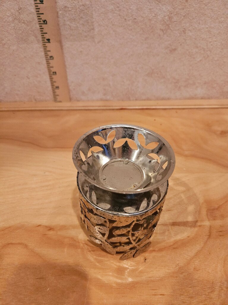 Metal Leaf Design Candle Holder