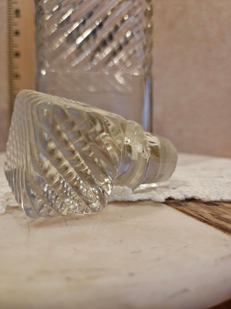 Vintage OLD MR. BOSTON Fine Liquor Bottle Decanter Glass