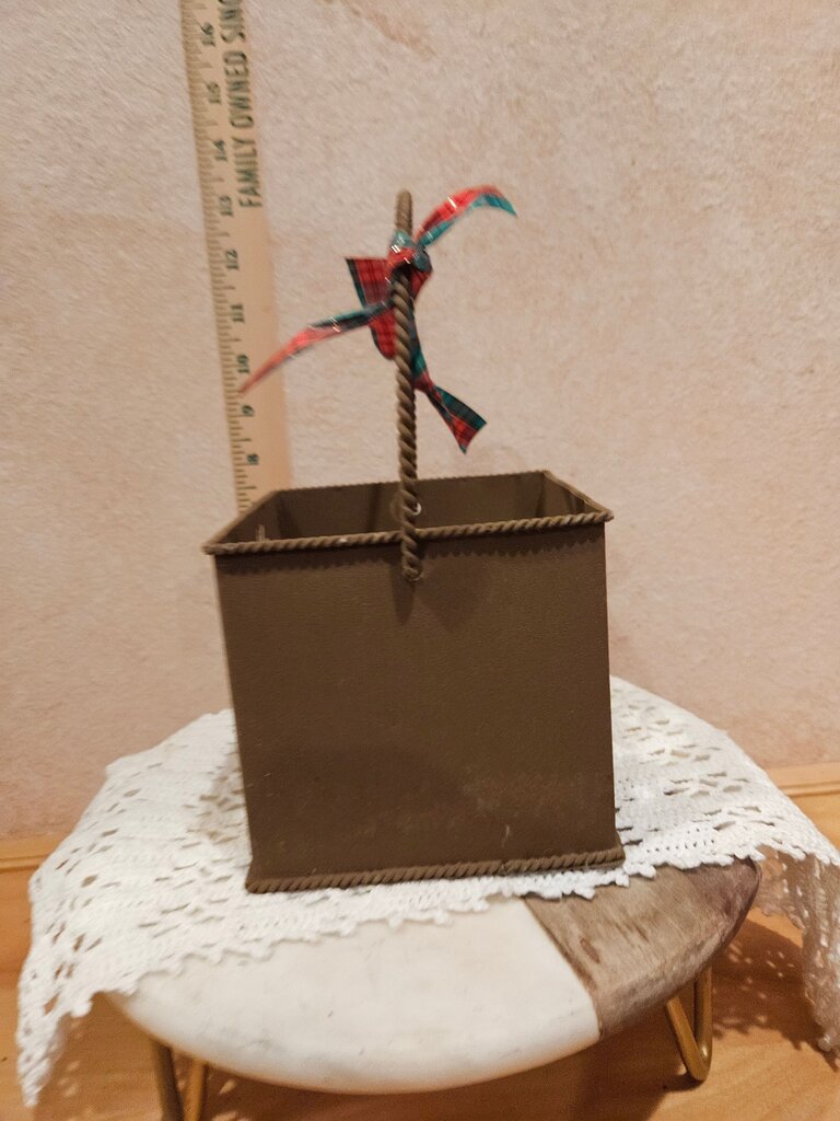 Decorative Snowflake Basket with Ribbon