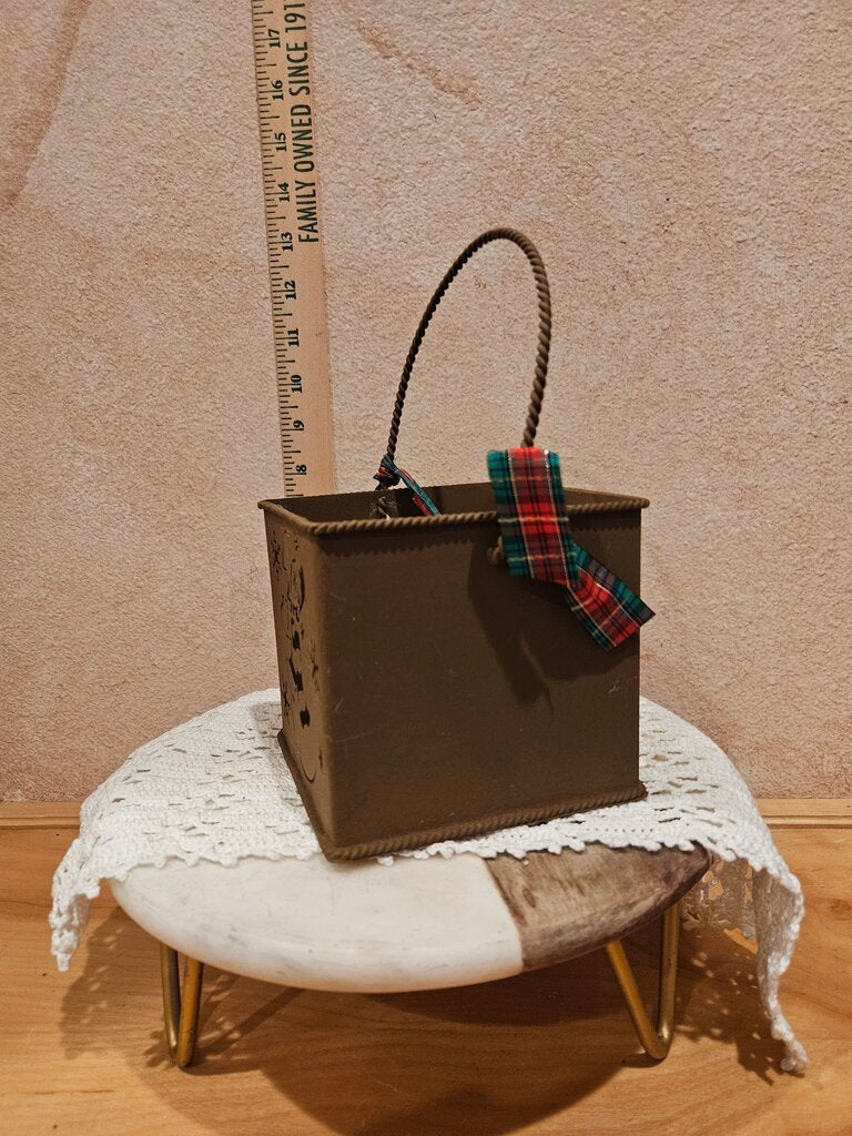 Vintage Metal Bag-shaped Tealight Candleholder