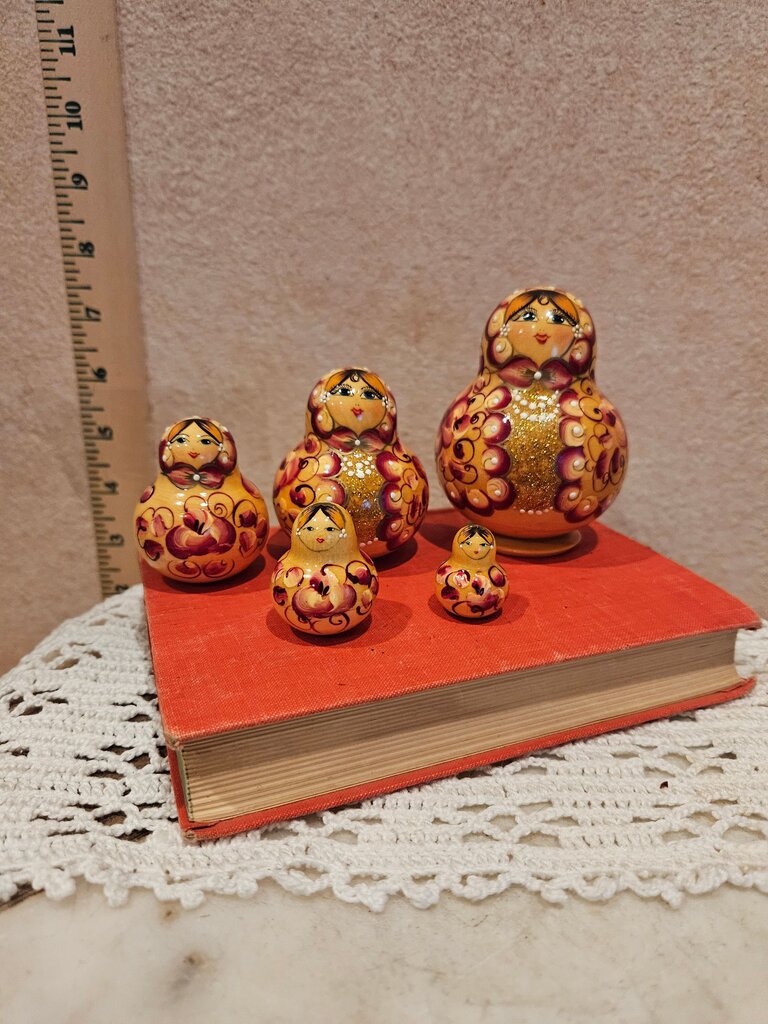 VintageVintage Russian Nesting Babushka Matryoshka Hand Paint Wooden Dolls Set Of 5
