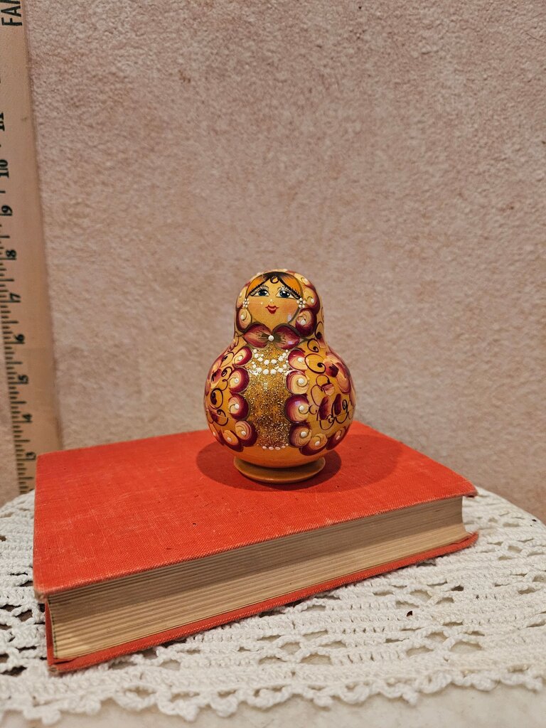 VintageVintage Russian Nesting Babushka Matryoshka Hand Paint Wooden Dolls Set Of 5