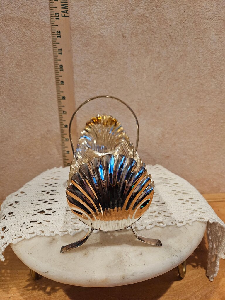 Vintage Silver Plated Shell Bisquit Tray/ Leonard Silver/ Metal Serving Cookie Cracker Tray Basket with Handle/ Victorian/ MCM/ Retro
