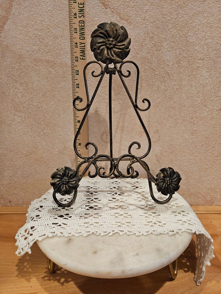 Vintage Metal Wire Countertop Tabletop Book/Picture Easel Display Stand with floral motifs