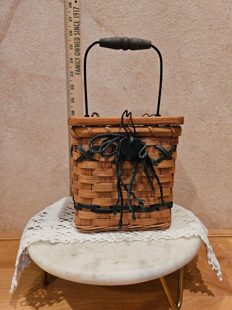 Vintage Woven Wicker Tissue Box Holder Basket w Pine Wood Lid & Metal Handle