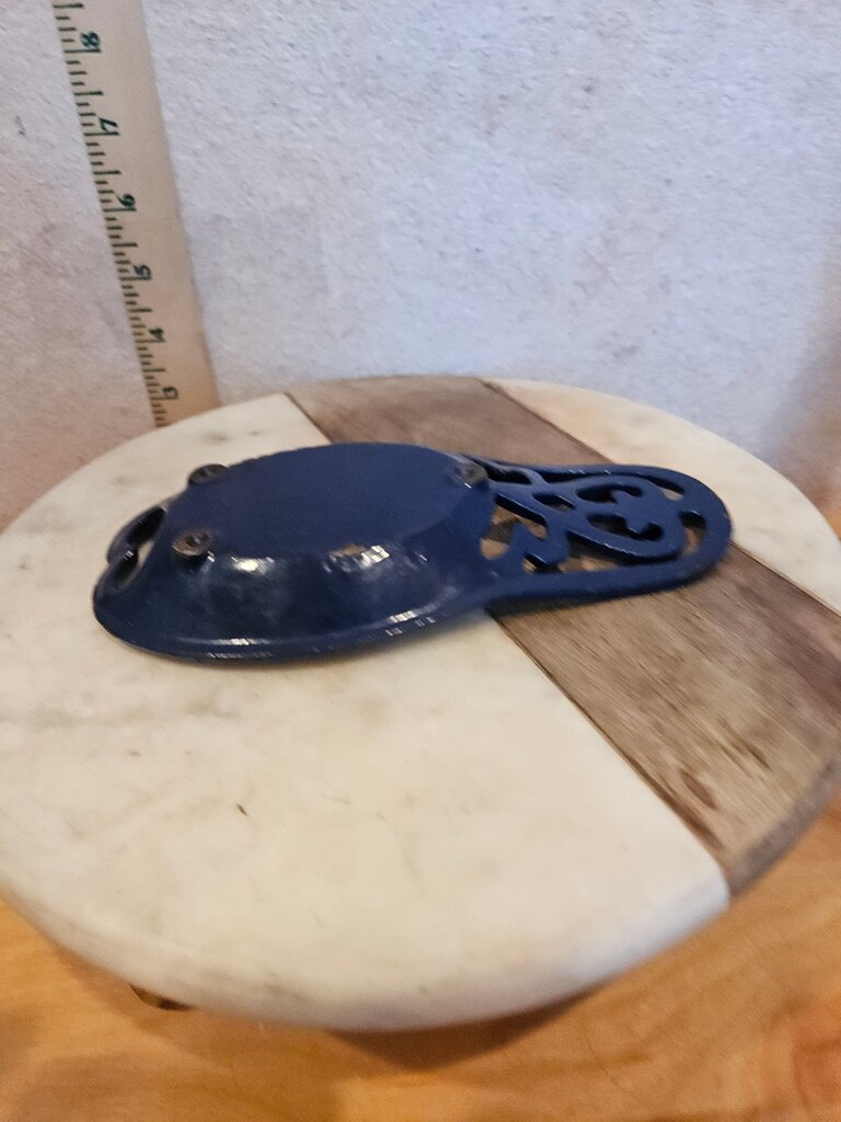Dark Green Colored Cast Iron Spoon/Ladle Rest w scrolls & Heart Motif