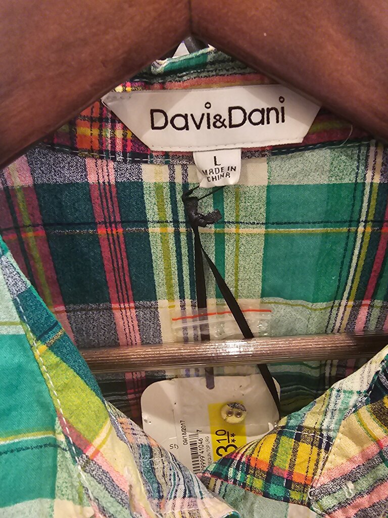 Davi & Dani Women's Plaid Shirt