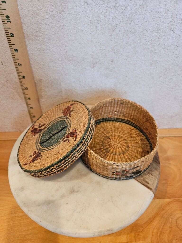 Handmade Round Woven Sweetgrass Basket With Lid