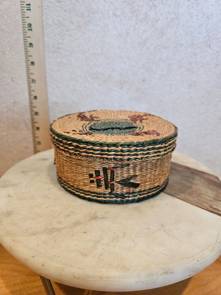 Handmade Round Woven Sweetgrass Basket With Lid