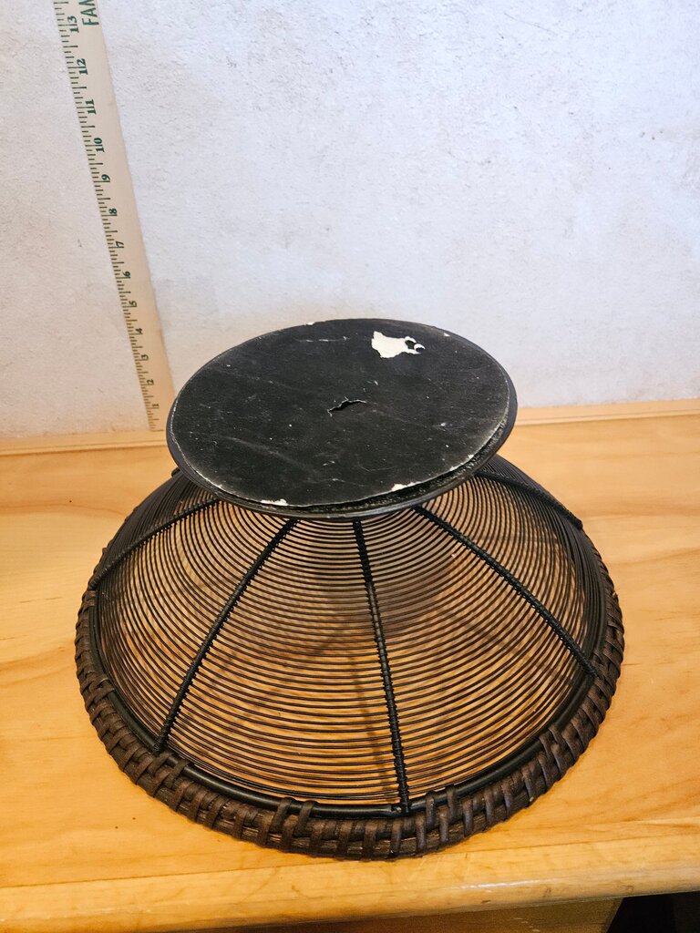 Vintage Rusty Wire Bowl, Egg Basket Rustic Country Kitchen Container