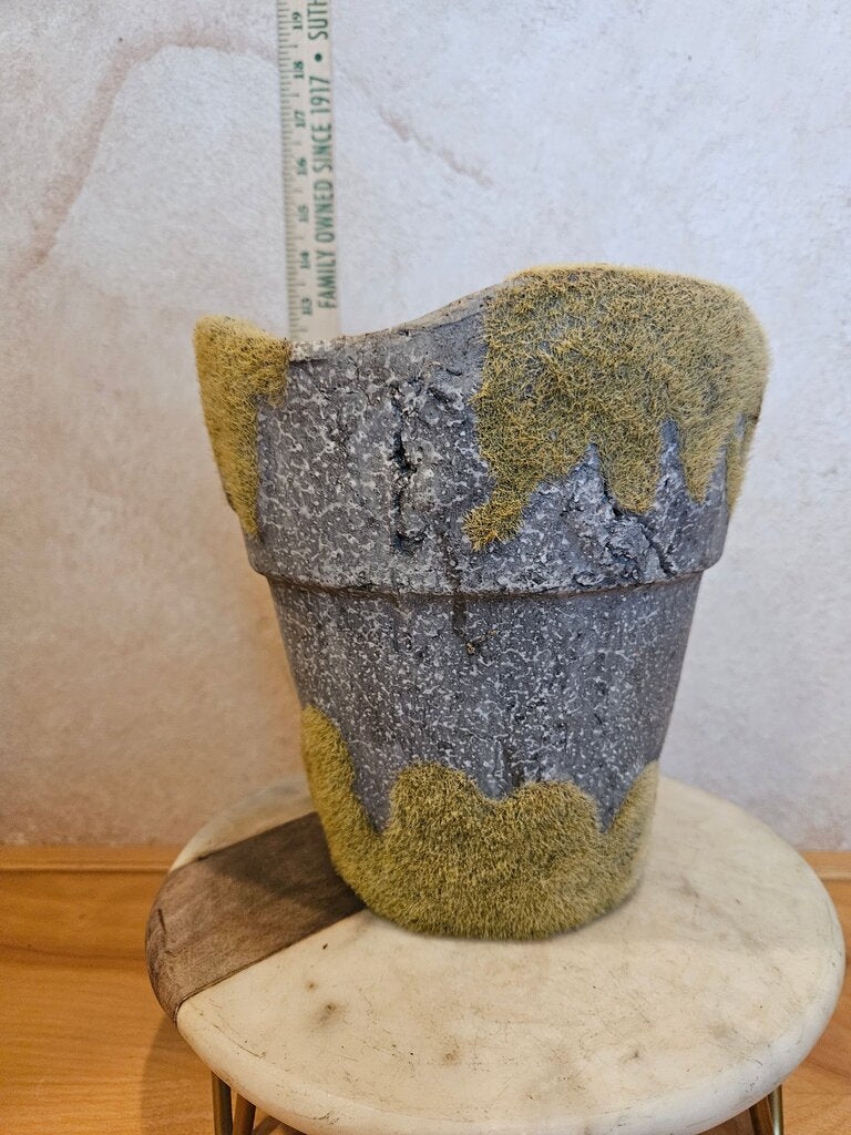 Decorative Moss Covered Plant Fairy Pot plant holder