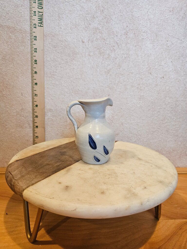 VINTAGE WILLIAMSBURG POTTERY SALT GLAZE BLUE FLORAL HANDLED PITCHER VASE!