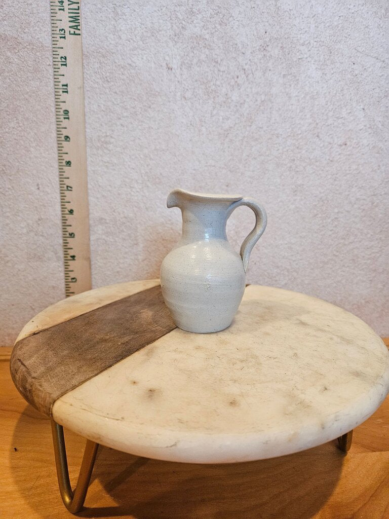VINTAGE WILLIAMSBURG POTTERY SALT GLAZE BLUE FLORAL HANDLED PITCHER VASE!