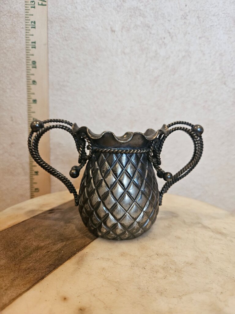 Antique Meriden Quadruple Silver Plated Sugar Bowl Pineapple Ribbon Handle rare hard to find