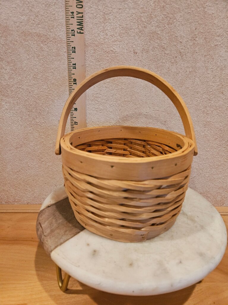 Vintage Cottage Rustic Woven Basket w handle Farmhouse Woven Willow
