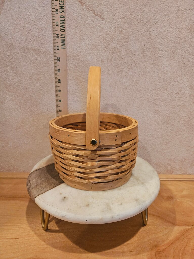 Vintage Cottage Rustic Woven Basket w handle Farmhouse Woven Willow