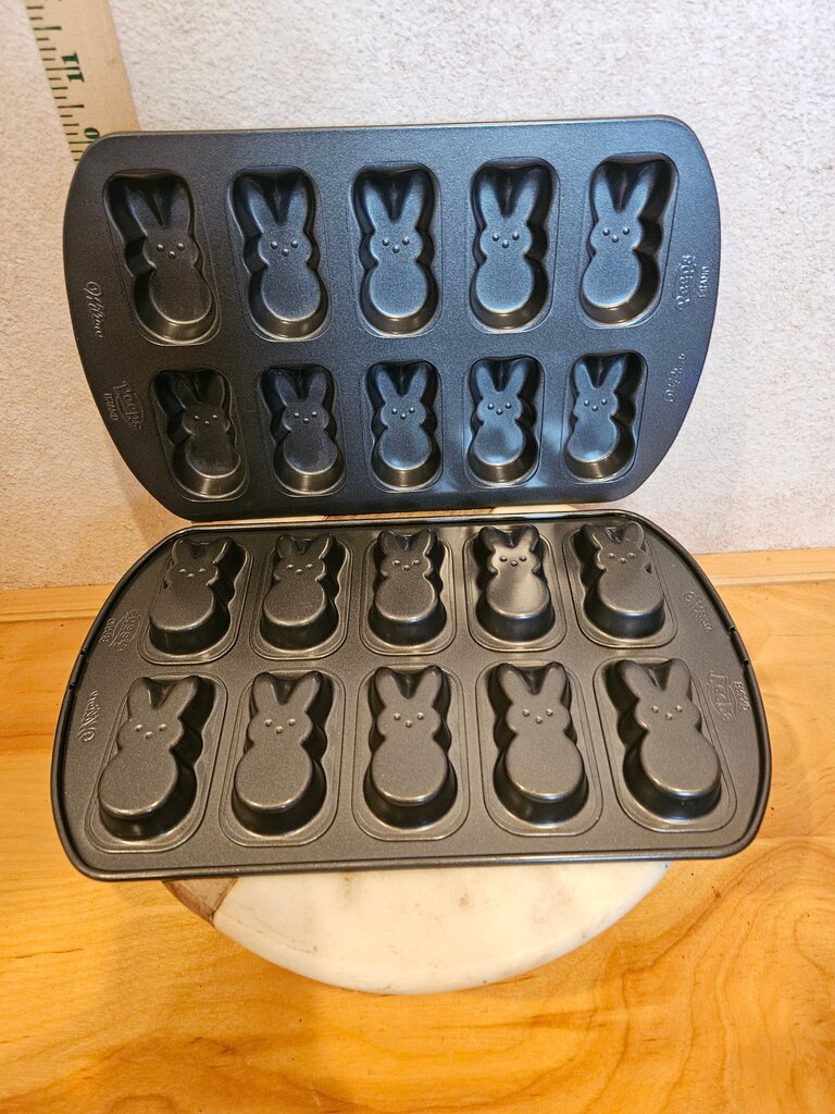 Wilton Peeps Brand Bunny Shaped Cookie Pan with 10 Cavities, Non-stick Bakeware, Baking Supplies